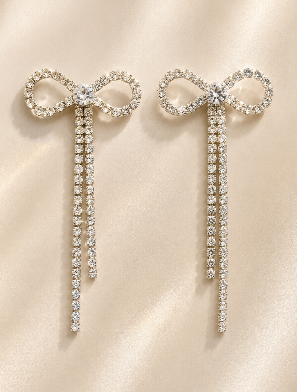 Lange Strass Schleife Ohrstecker silberfarben