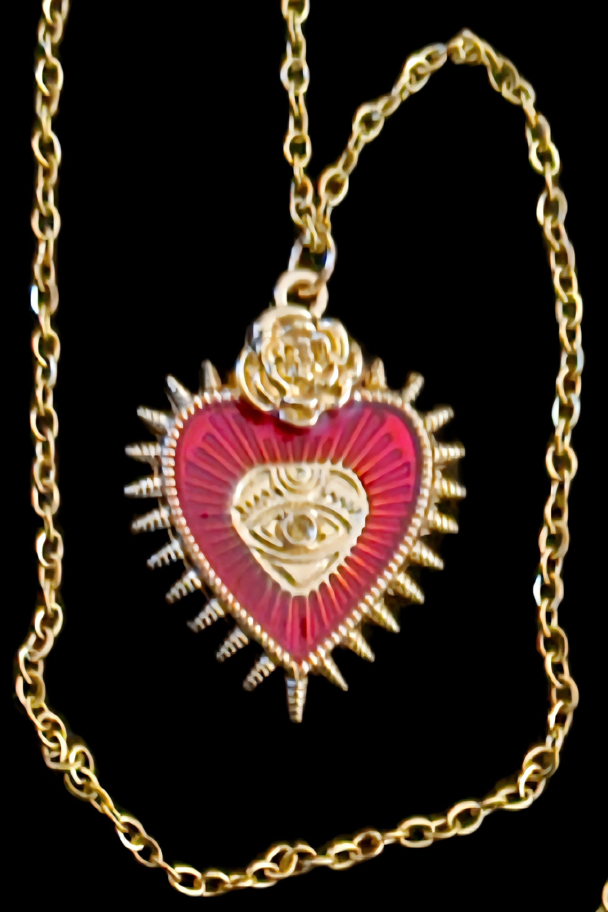 Halskette Sacred Heart Rose All-Seeing Eye Edelstahl gold rotes Herz Nahaufnahme