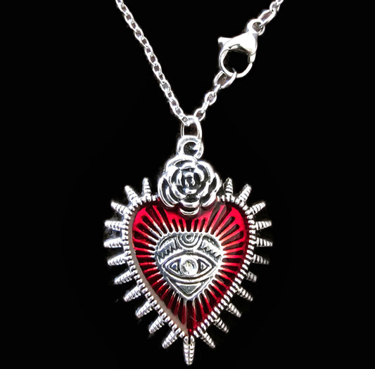 Halskette Sacred Heart mit Rose und All-Seeing Eye Edelstahl silber Nahaufnahme