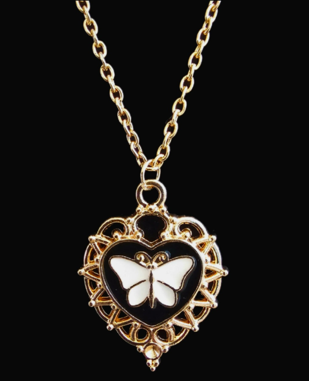 Halskette Herz mit Schmetterling – Edelstahl goldfarben