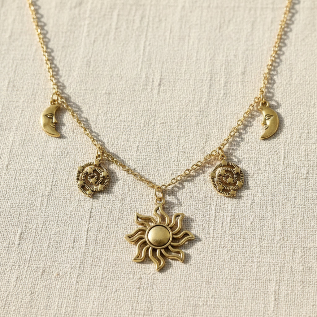 Celestial Charm-Kette goldfarben handgefertigt
