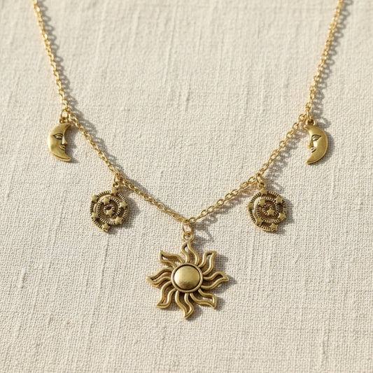 Celestial Charm-Kette goldfarben handgefertigt