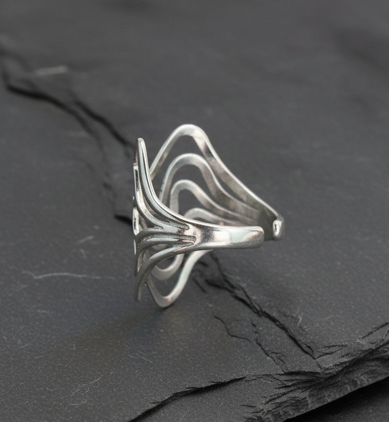 Skulpturaler Wellen Ring Edelstahl silberfarben größenverstellbar