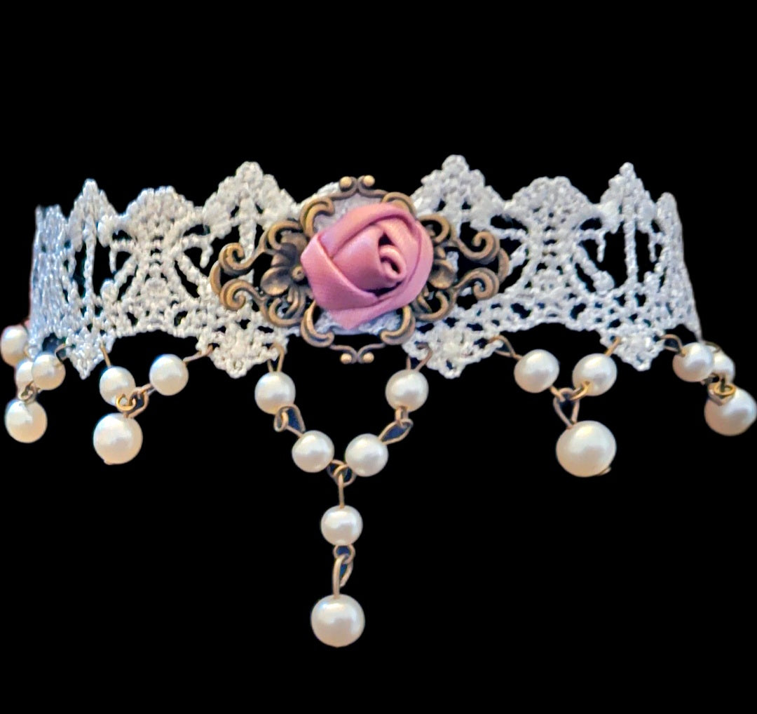 Choker weiß mit Rose und Perlen