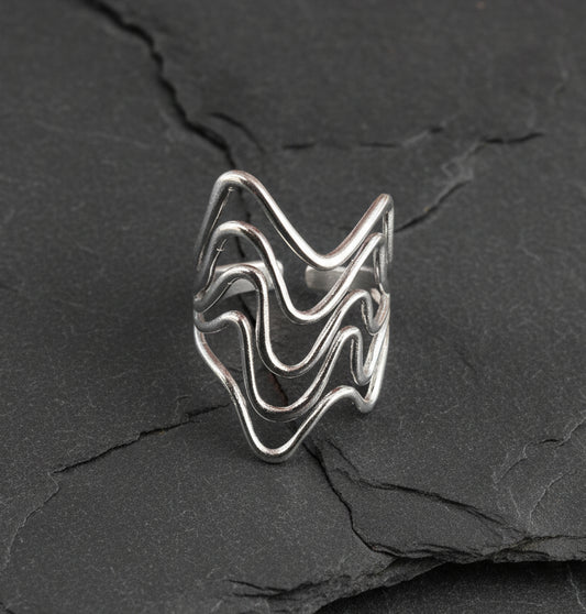 Skulpturaler Wellen Ring Edelstahl silberfarben größenverstellbar