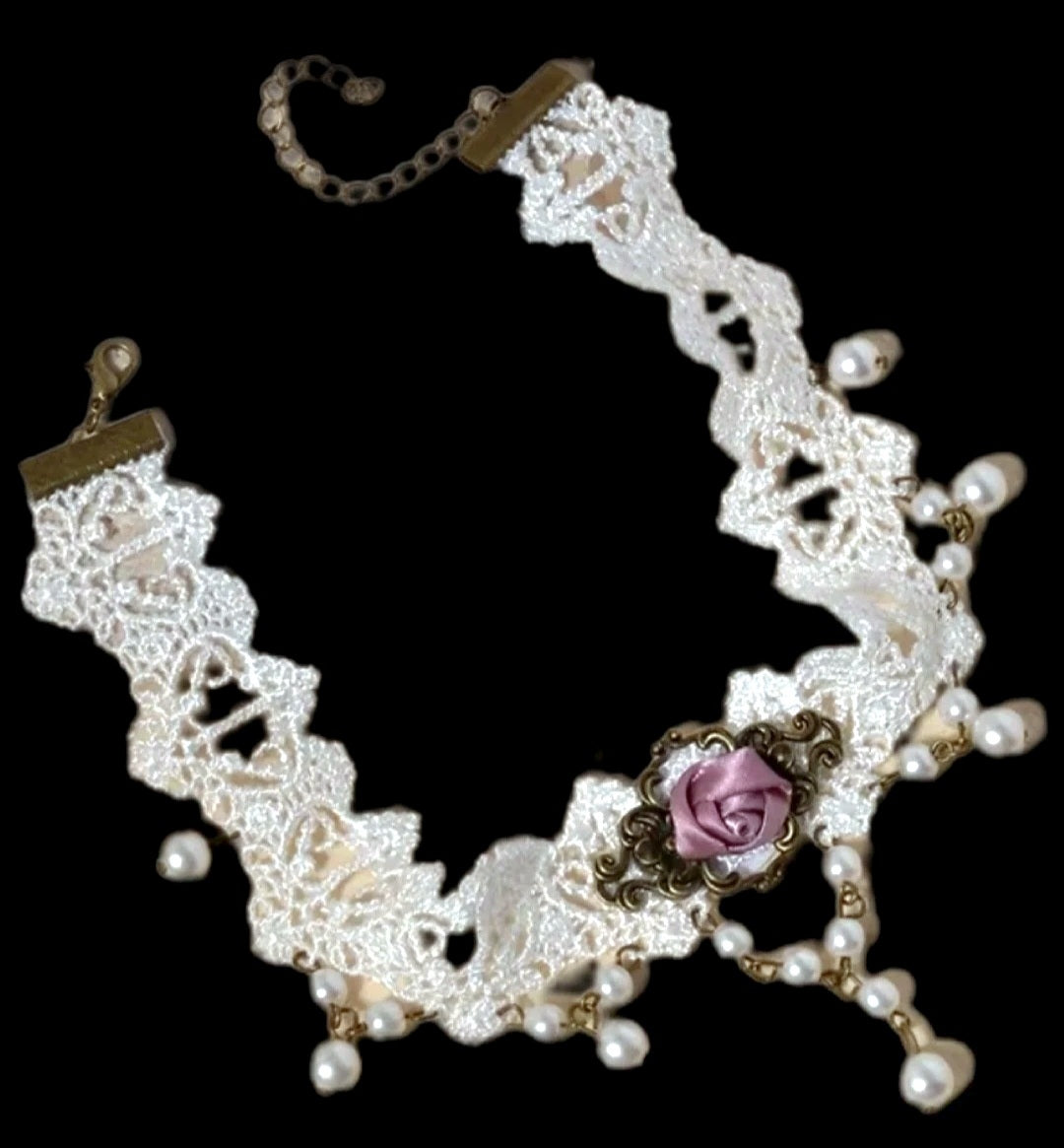 Choker weiß mit Rose und Perlen